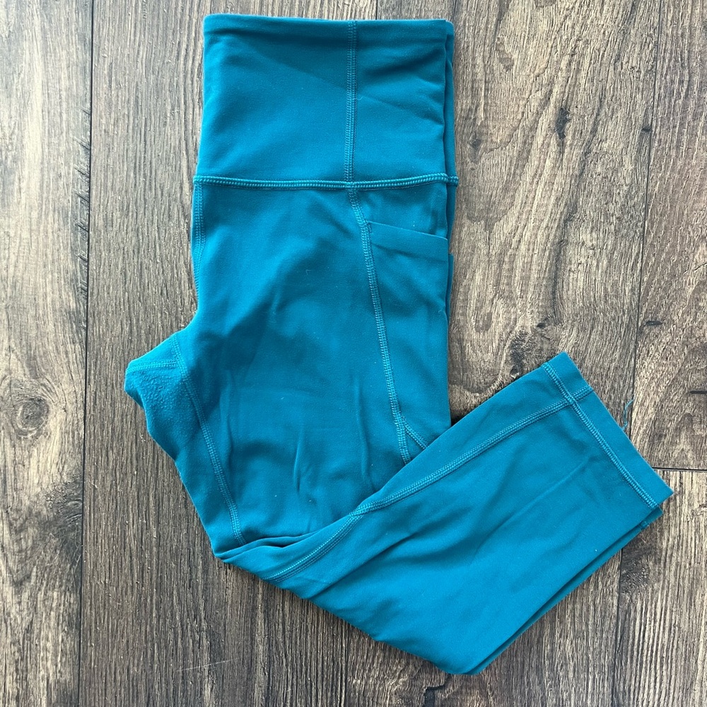 Athleta Salutation Stash Capris